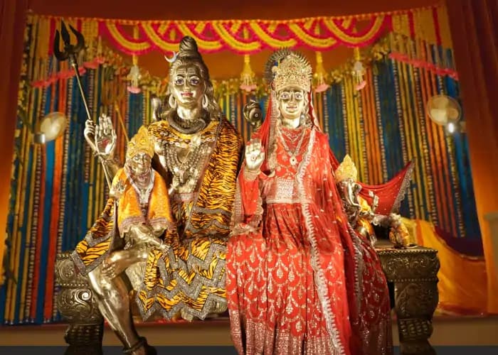 A description of an idol depicting Lord Shiv pariwar